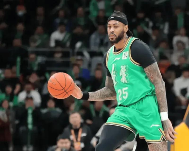 辽宁虐四川52分!5首发齐爆,2小将轻松虐菜,亨特仍打不明白!