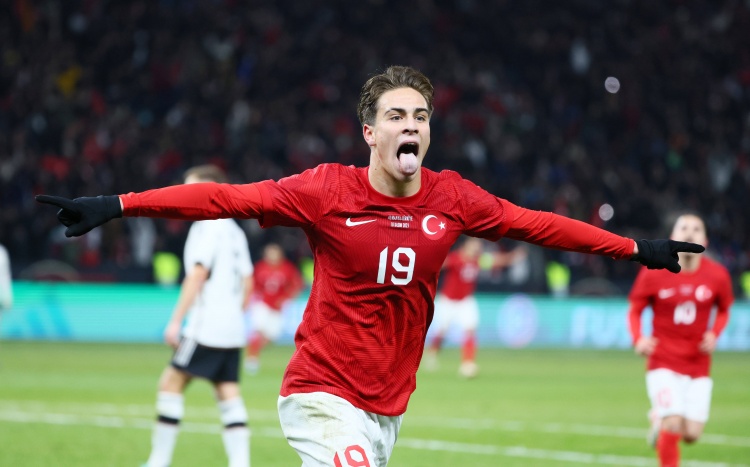 伊尔迪兹对阵科索沃禁区触球10次、成功过人4次,皆为全场最多